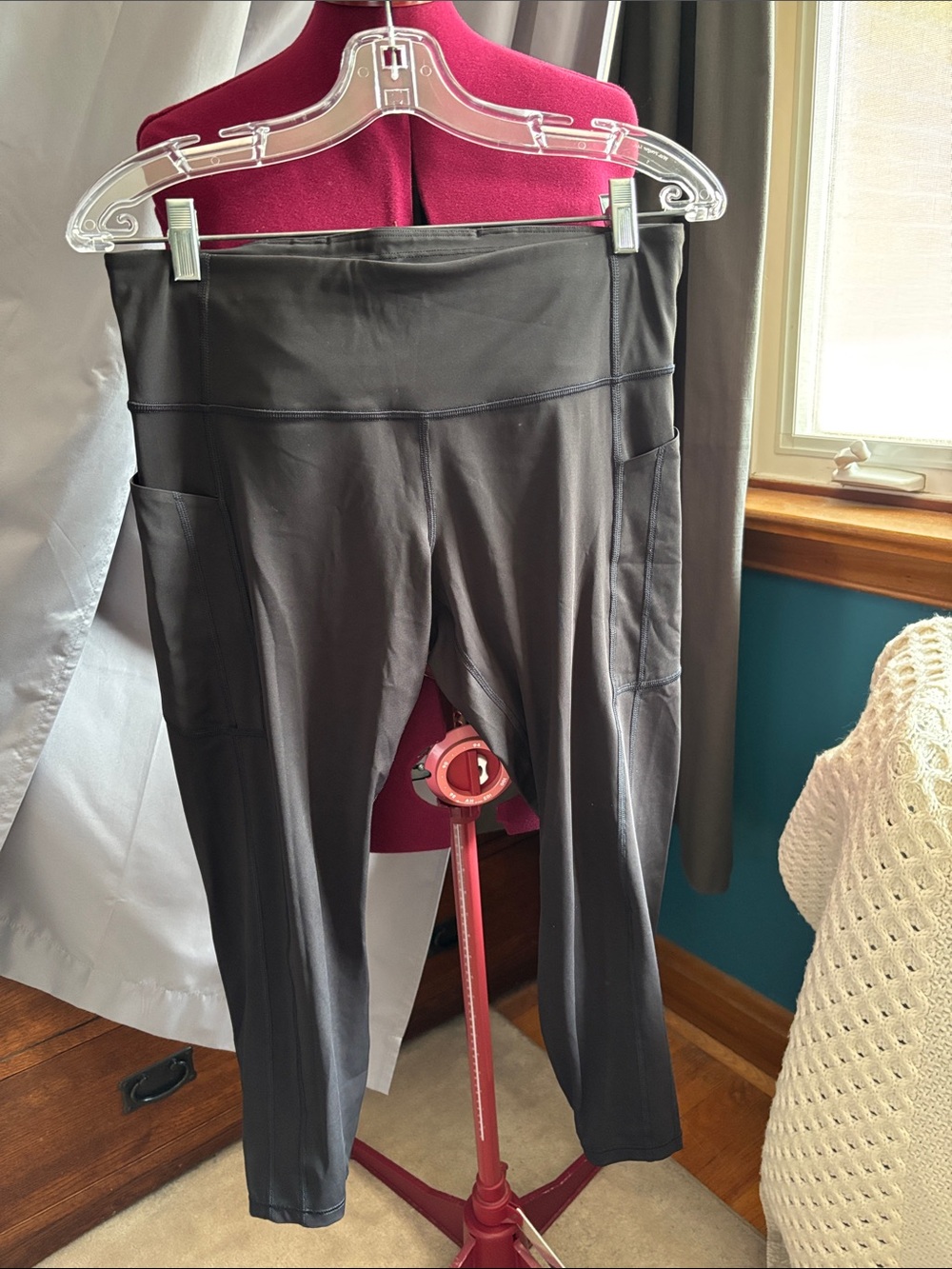 Athleta Ultimate Stash 7/8 Tight